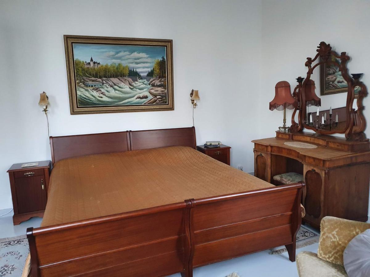 Neitsytniemen Kartanohotelli Virasoja Esterno foto