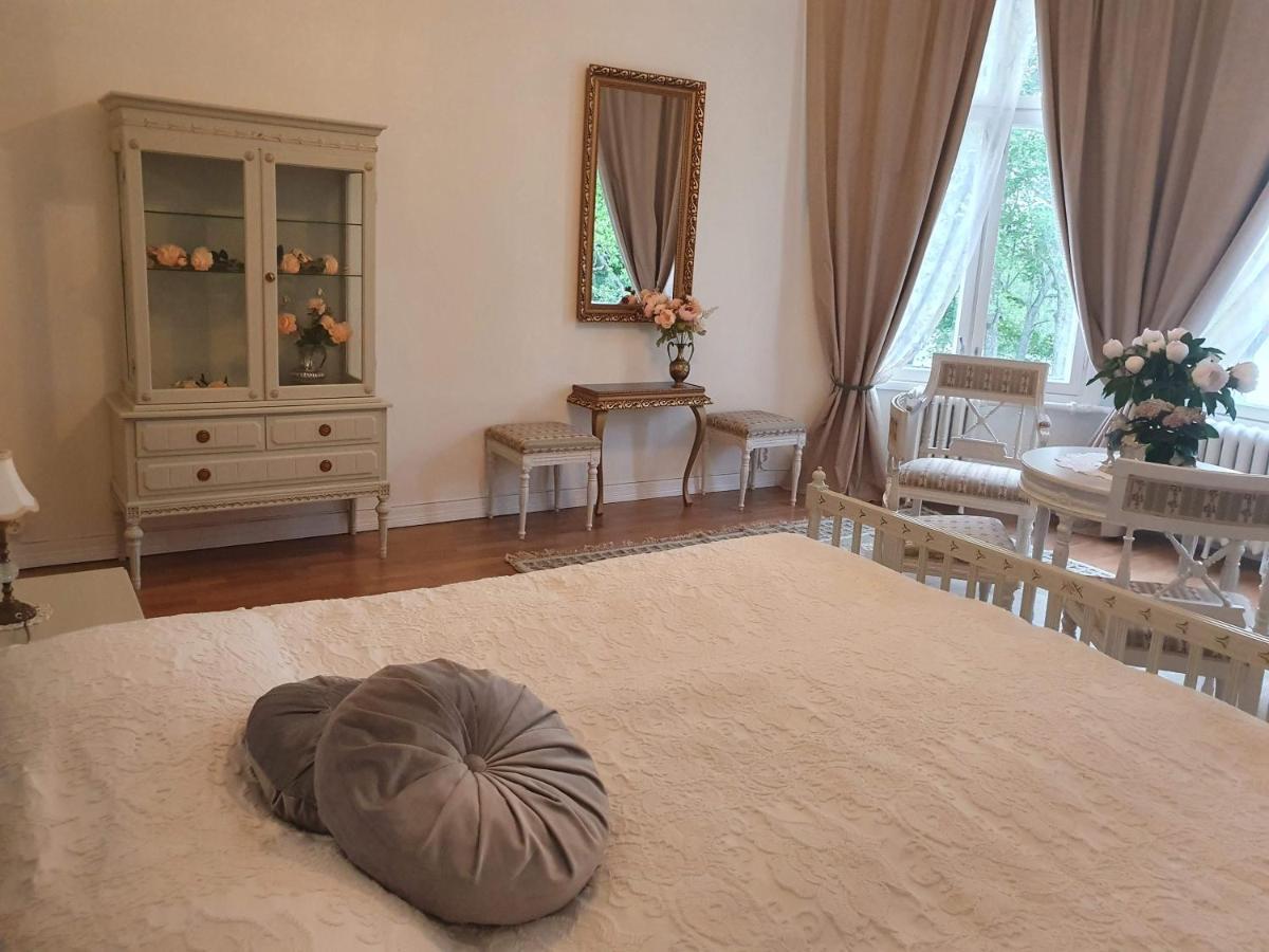 Neitsytniemen Kartanohotelli Virasoja Esterno foto